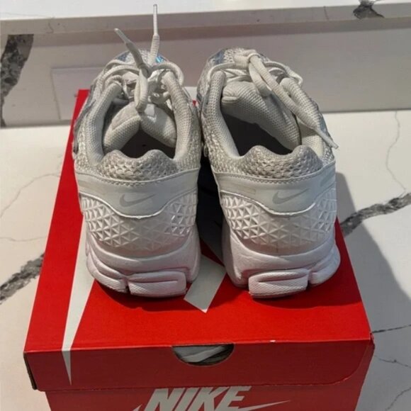 Nike Vomero 5 white and silver metallic athletic sneakers shoes size women's 9.5 - Picture 3 of 4